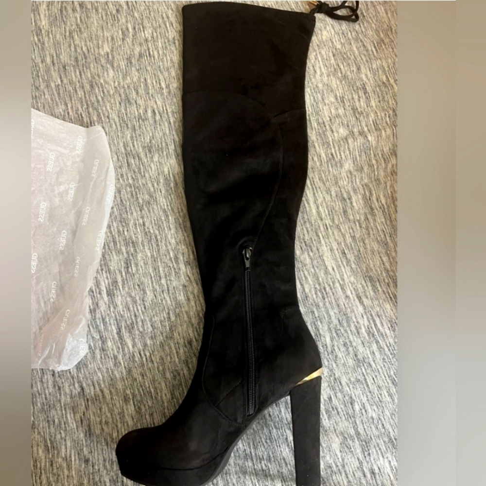 GUESS Suede boots 👢 Excellent condition 7.5